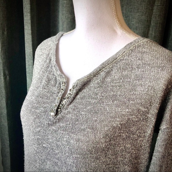 Abercrombie pullover w/rhinestone - Picture 2 of 7
